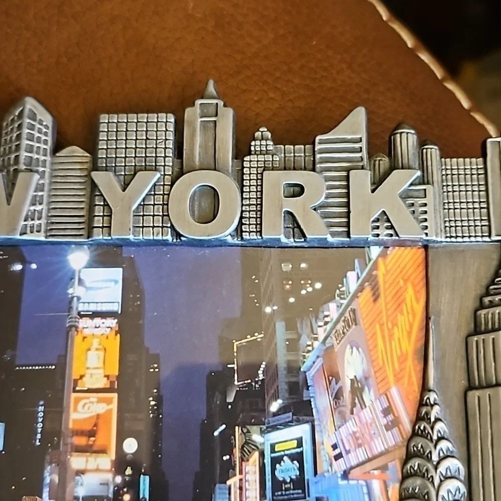 Broadway Gifts tourist souvenir